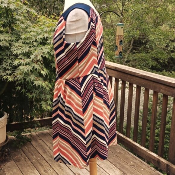 En Focus Studio  Bold Striped Dress - Picture 4 of 10